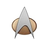 star trek tng saison 1 📱 Presentamos la insignia de comunicador de Star Trek, la próxima generación. El Star Trek TNG ComBadge cuenta con un preciso oro mate en pantalla con contorno negro y placa Delta plateada. Materiales ABS de alta calidad.