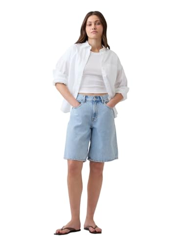 GAP Women's Low Slung Relaxed Denim Short, Light Wash, 33