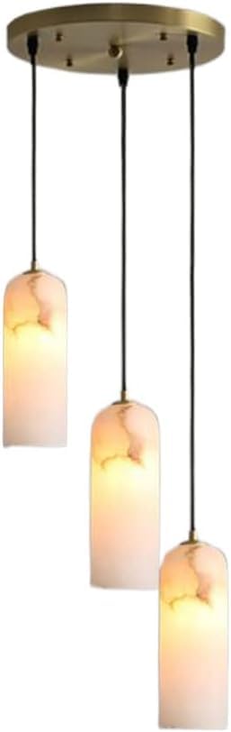 Suspension géométrique en marbre pour éclairer un îlot de cuisine chic