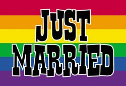 Cartes postales Pride Rainbow Just Married pour décorer votre table de mariage LGBT