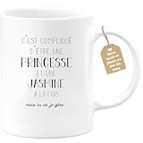 quotedazur Caf�-Croissant - Mug Pr�nom Jasmine Compliqu� D'�tre Une Princesse Et Une Jasmine Mais Ca Va Je G�re - Tasse Pr�nom Pour No�l - Blanc/C�ramique