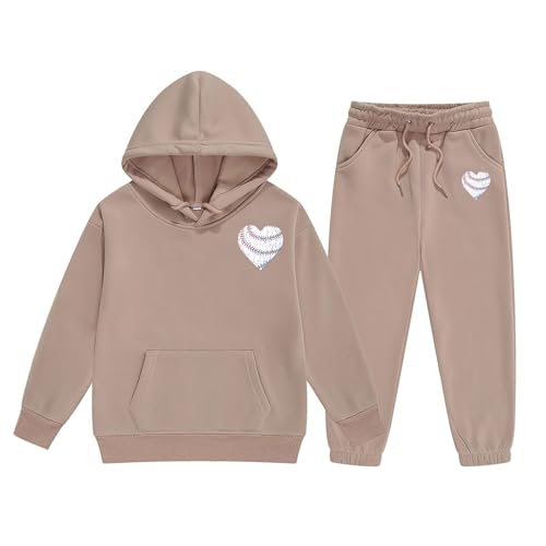 Sudadera con capucha y pantalones a juego para lucir un estilo casual y cómodo en la ciudad