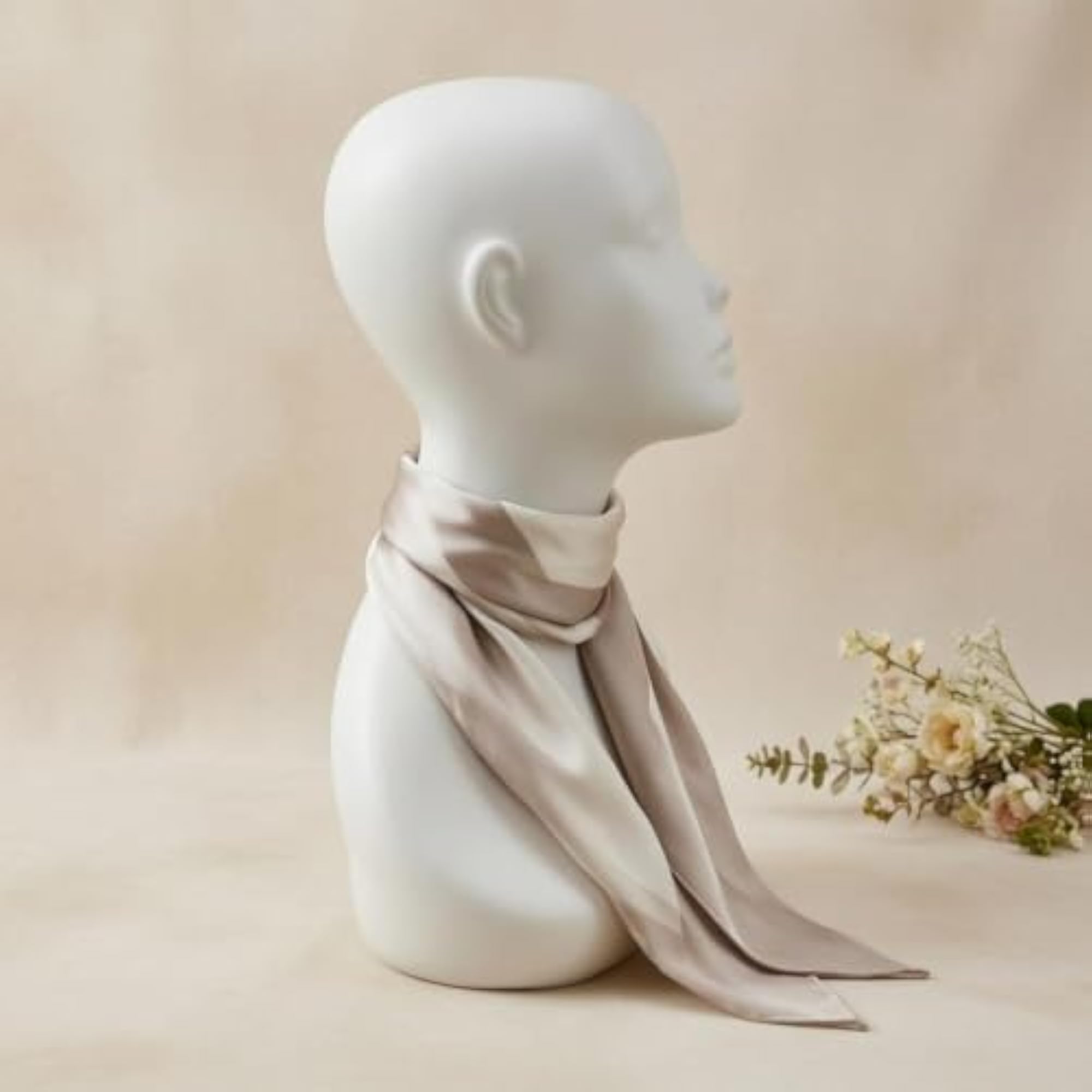Featureless Female Mannequin Head Display Stand