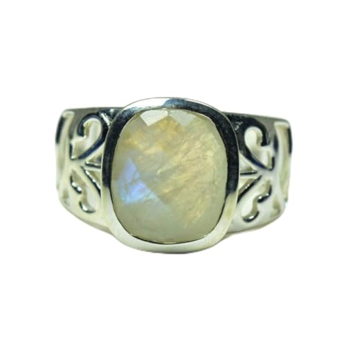Bague pour homme en argent avec pierre de lune pour affirmer son style élégant au quotidien