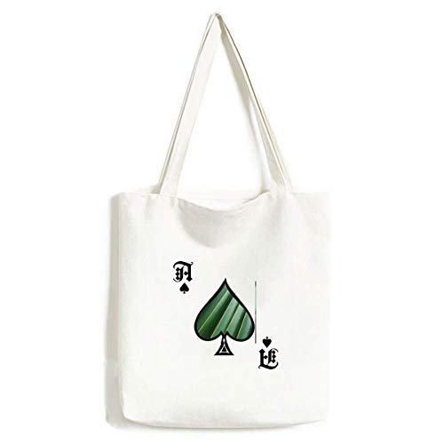 Sac à main en forme de feuilles vertes : l'accessoire photo des soirées de poker