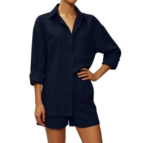 Ensemble deux pièces pour les vacances composé d'un short et d'une chemise d'été