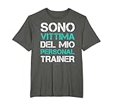 Shirt design: Sono vittima del mio personal trainer. Magliette a manica corta con scritte divertenti e frasi ironiche e simpatiche sulla palestra ed il fitness. Magliette per uomo e ragazzo. Marca LUMOWELL.