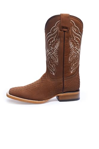 Cowboy-style leather boots. BUCEFALO3