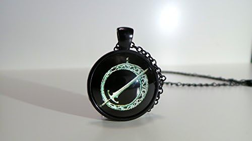 Blades of the Darkmoon Necklace
