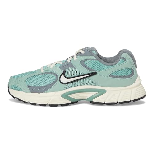 Nike Women's V5 RNR Sneaker