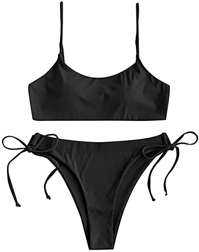Bikini deux pièces noir pour bronzer à la plage cet été