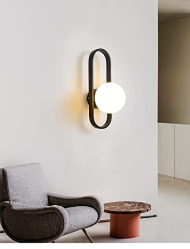 Nowoczesna bezprzewodowa lampa ścienna, zasilana bateryjnie, z abażurem białego globusa i ściemnialną żarówką. Nieokablowane oświetlenie do sypialni, salonu, łazienki, salonu