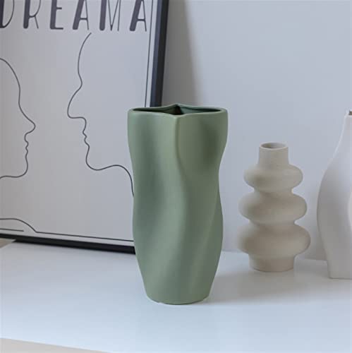 Vase en céramique pour fleurs séchées sur une table basse chic