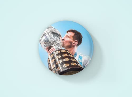 Image of SINCE 7 STORE Lionel Messi Gift box for Leo Fans, INCLUDES 4 products: 1 Messi Mug, 1 Keychain, 1 Keychain Lanyard & 1 badge