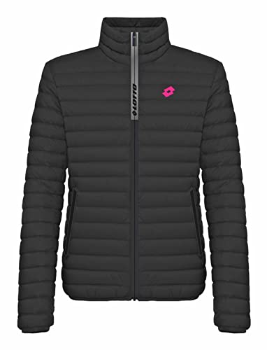 LOTTO PRESENTA QUESTA FANTASTICA COLLEZIONE DI GIUBBOTTI DA DONNA ESTIVI, PERFETTI PER LA PRIMAVERA E TUTTO IL PERIODO ESTIVO, ADATTI IN OGNI CONTESTO, LAVORO E TEMPO LIBERO. CON UN IMBOTTITURA DI 60 GR. DI OTTIMA QUALITÀ’ E’ POCO INGOMBRANTE, MOLTO COMODO, E ASSICURA UN ALTA PROTEZIONE DAL FREDDO. OTTIMA LA VESTIBILITA’, CON UNA GAMMA DI COLORI CHE DONANO AL CAPO UN IMMAGINE STREPITOSA INDOSSATO. VESTIBILITA’ SLIM FIT, SI CONSIGLIA L’ACQUISTO DI UNA TAGLIA IN PIU’