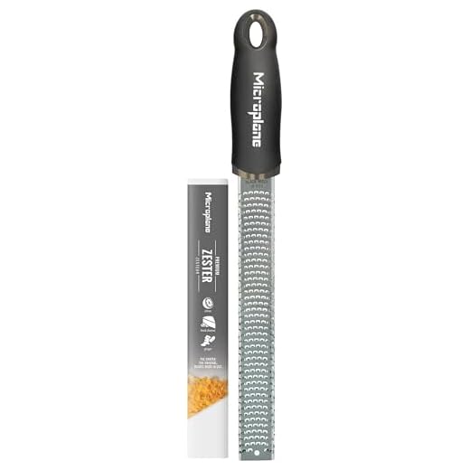 Microplane Zester rasp in Zwart voor citrusvruchten, harde kaas, gember, chocolade, nootmuskaat en truffel met fijn roestvrijstalen blad - Made in USA