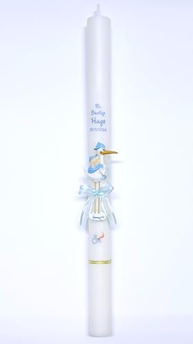 Vela/Cirio para bautizo de cera blanca decorada en azul con cinta, lazo de puntilla y aplique de resina en forma de CIGÜEÑA. Medida 3x40cm. (PERSONALIZADA)