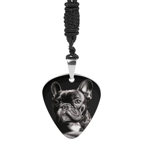 フレンチブルドッグプリントピックネックレス(1.2 x 1.1インチ)、チタンスチール製、24インチのブラックロープとペアになっています。男性と女性の両方に合わせた絶妙なペンダントギターピックホルダーです。