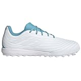 La semelle extérieure crantée en caoutchouc vous permet de rester chic sur le gazon artificiel