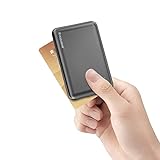 ♥【3 puertos de carga rápida】Este Batería Externa USB C 20000mAh tiene dos puertos de salida rápida USB A de 22,5 W y puertos de salida y entrada de 18 W tipo C PD y QC 4.0, que pueden cargar hasta 3 dispositivos al mismo tiempo. Gracias al diseño de tres puertos, puede compartir este mini banco de energía portátil con su familia y amigos.