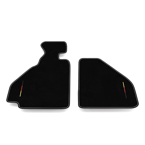 MATERIALE: Tappetini realizzati in moquette di alta qualità. Resistente ma morbida al tatto garantisce un'ottima durata nel tempo, nonostante i frequenti calpestamenti e l'usura quotidiana. Inodore, ignifuga e facile da lavare. Il fondo in gomma granulato antiscivolo garantisce l’aderenza al pianale ed impedisce all’acqua di penetrare nell'auto. Realizzato con un design che garantisce comfort ed eleganza. 100% Made in Italy.
