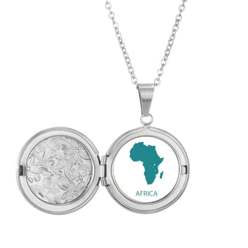Collier avec médaillon et contour carte pour sublimer vos tenues de vacances