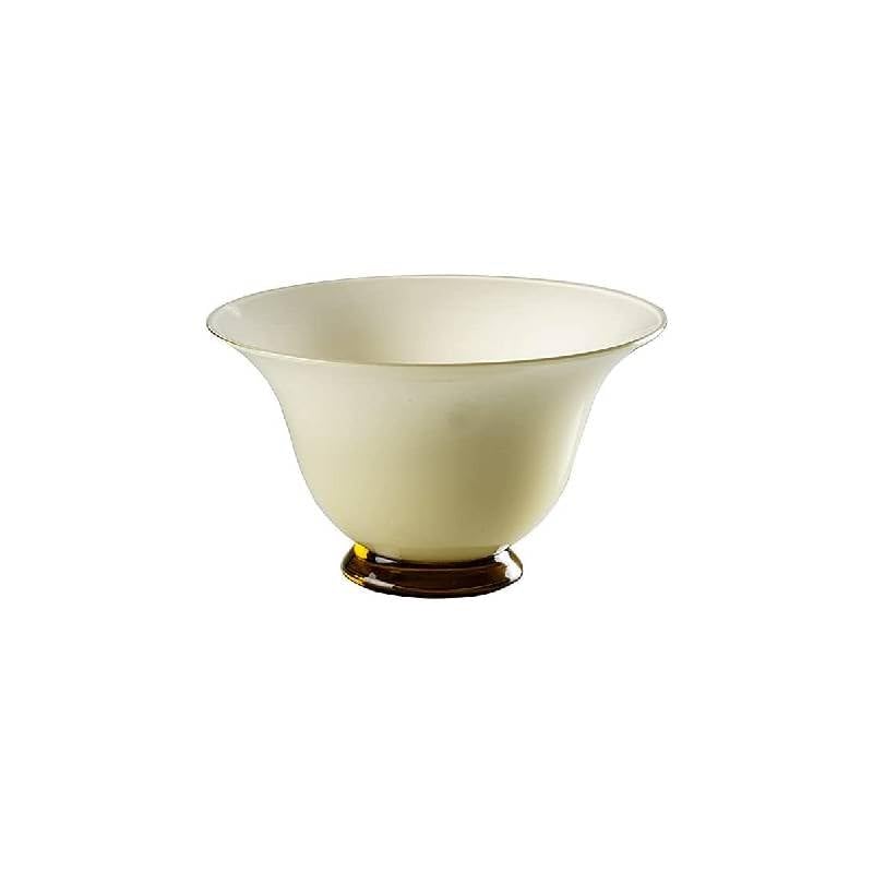 ANNI TRENTA - VENINI | 1930 - cod: 500.08 - CARATTERISTICHE: ALTEZZA: 17,5 cm - DIAMETRO: 25 cm - PESO UNITARIO: 1,6 kg - SOFFIATO OPALINO - Ottenuto dalla sovrapposizione del lattimo con altri vetri, il vetro opalino è soffiato e lavorato a mano. COLORE: Paglierino. “Creato nel 1930, è vetro soffiato dalle linee essenziali, sinuose ed equilibrate. Riflesso della Golden Age, è il ritorno all'ordine apparso nei più disparati ambiti artistici.”