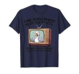 Illustrazione divertente che mescola una televisione classica con un'oca infastidita per evidenziare il sarcasmo spiritoso sulle persone che lo ottengono, ideale per gli appassionati di battute ironiche, vibrazioni vintage e umorismo senza tempo alle feste, riunioni o giornate informali.