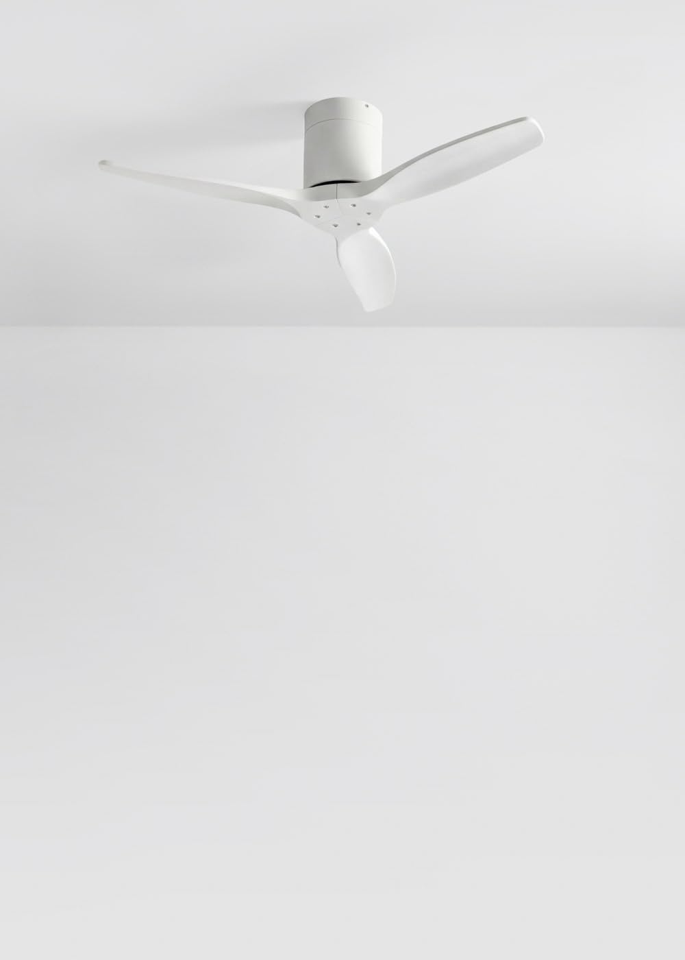 CREATE / WINDCALM S/Deckenventilator ABS Weiß mit Fernbedienung / 40W, leise, Ø112 cm, 6 Geschwindigkeiten, 3 LED-Temperaturen, Sommer-Winterbetrieb