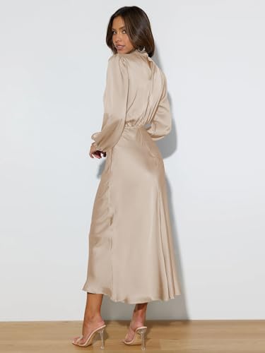 Robe longue plissée en satin fluide pour masquer les formes