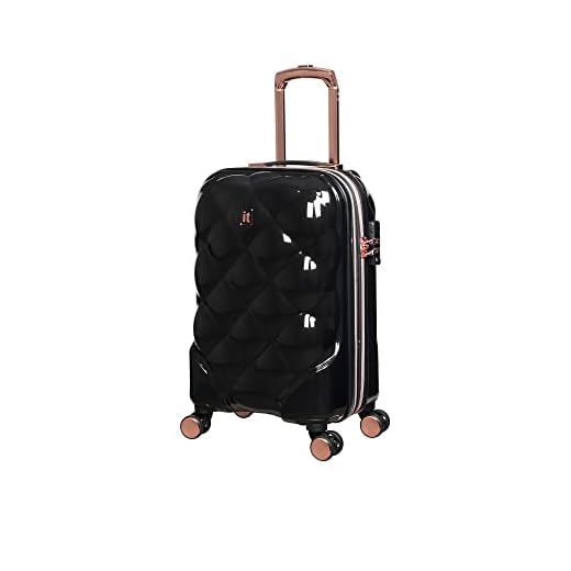 What is better it luggage or reaction it luggage St Tropez 21" Expandable Spinner