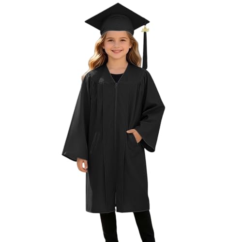 Toga y birrete de graduación para niñas ideal para reportajes fotográficos escolares