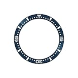 Elegante carattere visivo: con incisioni ad alta definizione e numeri in bianco o oro su sfondo lucido. Il classico design subacqueo conferisce un aspetto lussuoso, esaltando immediatamente il carattere del quadrante dell'orologio.