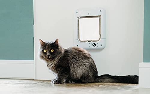 Puerta para gatos con microchip Cat Mate - cerradura giratoria de 4 vías y botón de programación