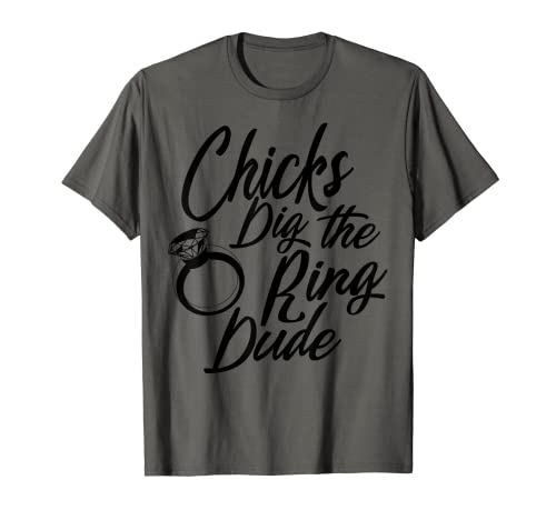 Funny Chicks Dig The Ring Dude | Regalo fresco del portador de la ceremonia Camiseta
