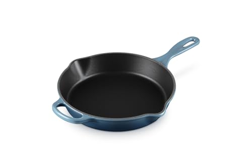 LE CREUSET Signature Enamelled Cast Iron Deep Skillet with Helper Handle and Two Pouring Lips, for All Hob Types and Ovens, 26cm, 2 Litre, Chambray, 20187264340422