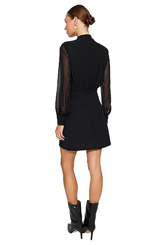 فستان قصير منسوج من الشيفون برقبة عالية وقصة ايه لاين من ترينديول، لون أسود، مقاس 34 موديل TWOAW24EL00296