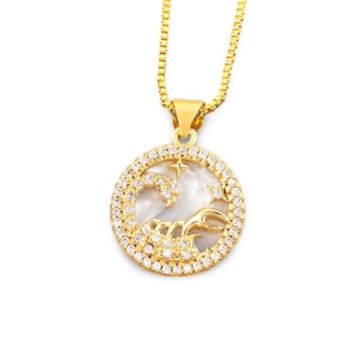 Collier coquillages et constellations : le bijou femme idéal pour sublimer vos tenues d'été