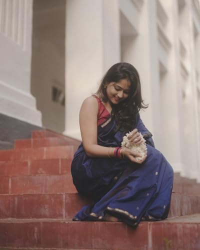 Image of Women's Banarasi Style Pure Kanjivaram Silk Jacquard Kanchipuram Pattu Saree With Un-Stiched Blouse (Navy Blue)