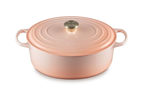 Le Creuset Horno holandés ovalado de hierro fundido esmaltado, 8 cuartos de galón, Peche con perilla dorada clara