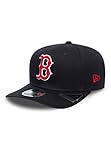 Gesticktes 3D Boston Red Sox Logo auf der Vorderseite. Gesticktes New Era Logo auf der Seite. Snapback-Verschluss. Rot unter dem Gipfel.