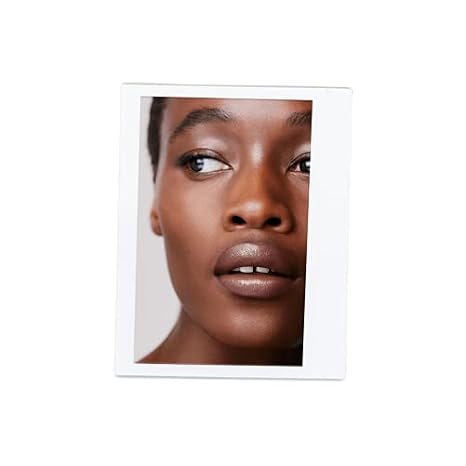 Victoria Beckham Posh Lipstick (pose)