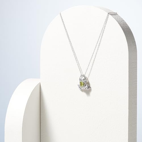 Amazon Essentials Women's Sterling Silver Genuine Peridot Frog Pendant Necklace, 18"4