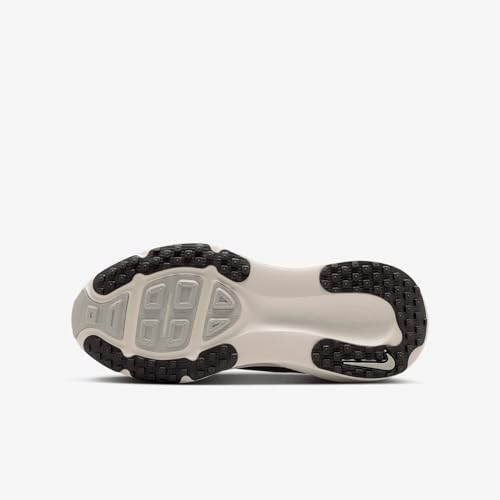 Nike Unisex-Child Vomero 18 (Little Big Kid) Sneaker2