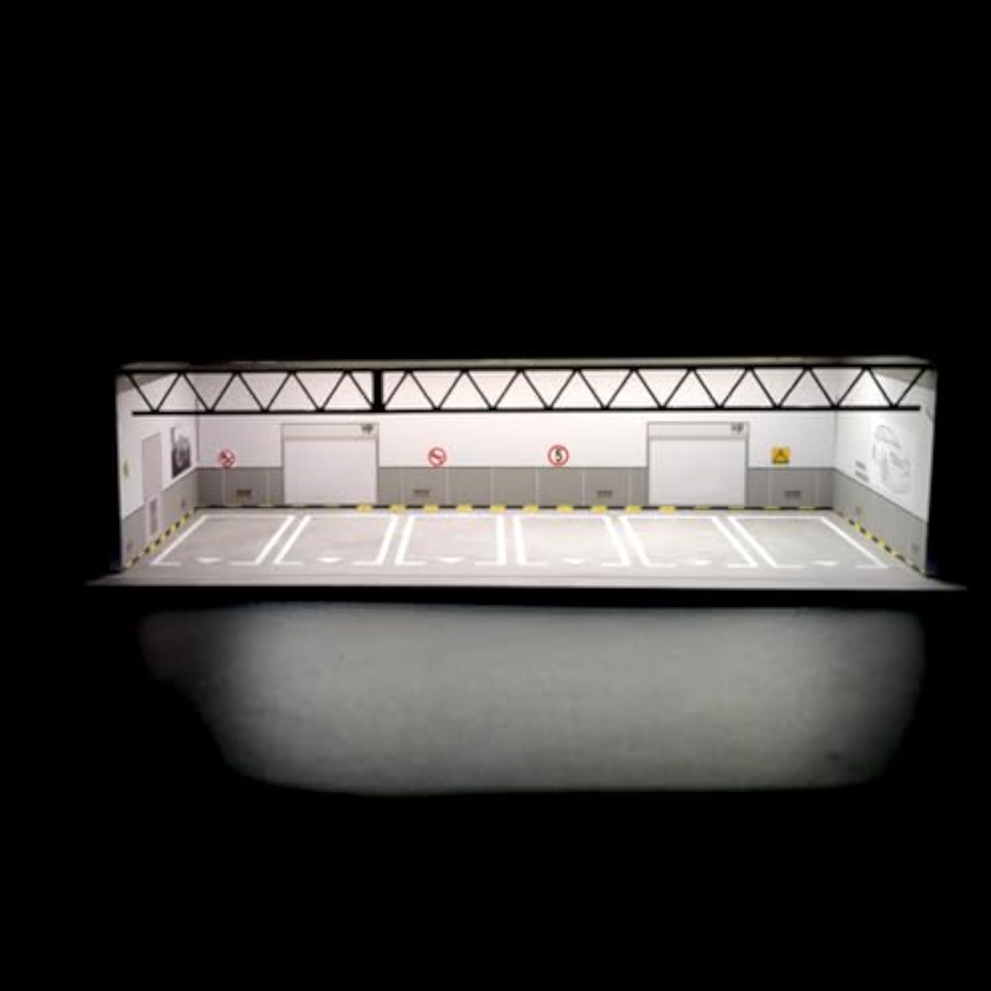 1:64 Garage Display Case with Realistic Scene