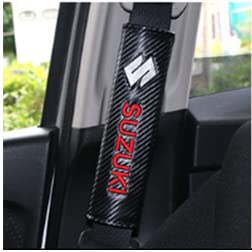 スズキ シートベルトカバー シートベルトパッド シートベルトショルダー スイフト ジムニー MRワゴン アルト イグニス ワゴンR 全シリーズ対応ティーアールディ カーボン調 スエード 標識ロゴ付き 刺繍 入り クッション カバー 2個セット