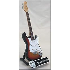 DAVE MURRAY Guitare Miniature avec médiator IRON MAIDEN - Les Beatles, Paul McCartney, John Lennon, RIngo Starr, George Harrison