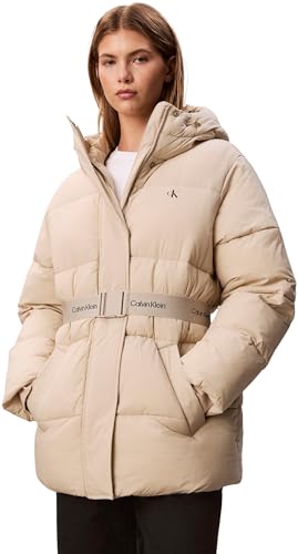 ICONICITÀ INTRAMONTABILE: L’originale giacca trapuntata Calvin Klein con due tasche e cappuccio convince per il suo design intramontabile. Il logo Calvin Klein sul petto impreziosisce il look.