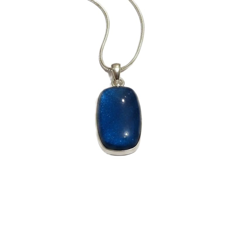 Pendentif en quartz bleu rectangulaire et son collier maille jante chic pour femme