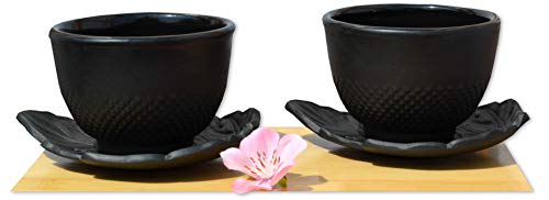 Gifts Of The Orient GOTO® Zwei Teetassen mit Untertasse in Blattform; aus Gusseisen mit Hobnail-Muster, in Violett